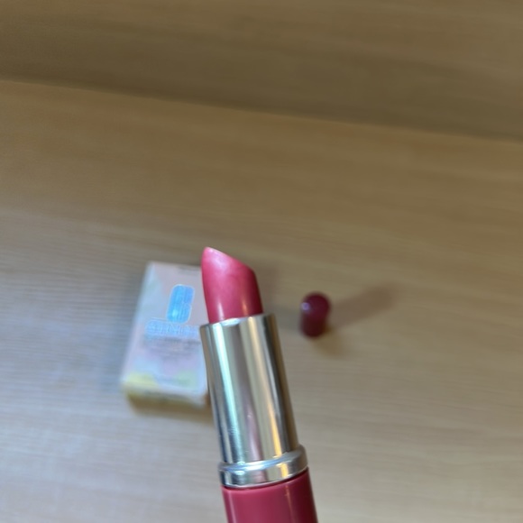 Clinique Bundle- Even Better Glow Makeup and Lipstick - Picture 7 of 7